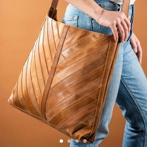 Joanna’s Favorite Crossbody (Magnolia)